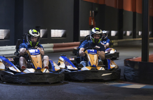 Dos carreras de karts para adulto o niño
