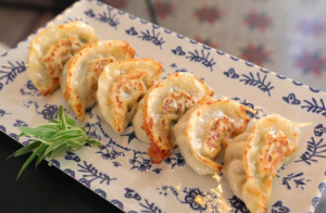 Cocina tradicional china para dos en el centro