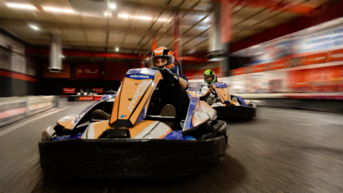 Dos carreras de karts para adulto o niño