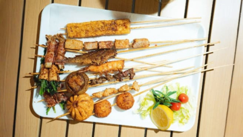 Menú de pinchos asiáticos street food para dos